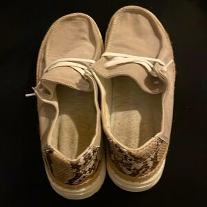 hey dudes sz 6 snakeskin